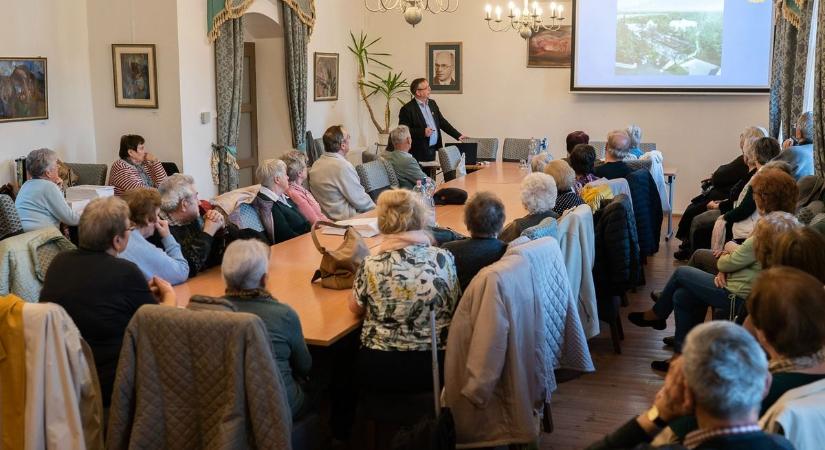 Közösségi házat kapnak a tatai nyugdíjas klubok