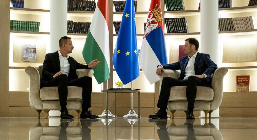 Szijjártó Péter: a magyar–szerb partnerség segít a példátlan kihívások kezelésében (videó)