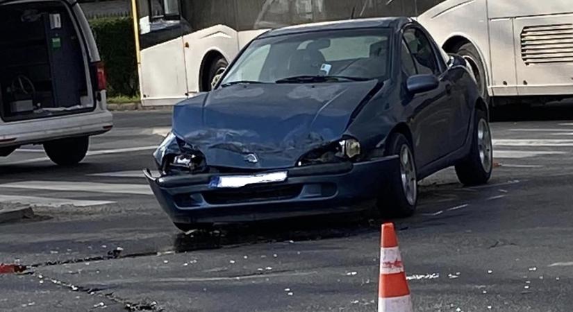 Három autó ütközött egymásnak Debrecenben