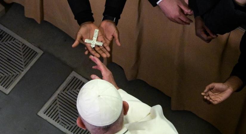 Ferenc pápa szigorított a katolikus egyházon belüli lelki és fizikai visszaélések büntetésén
