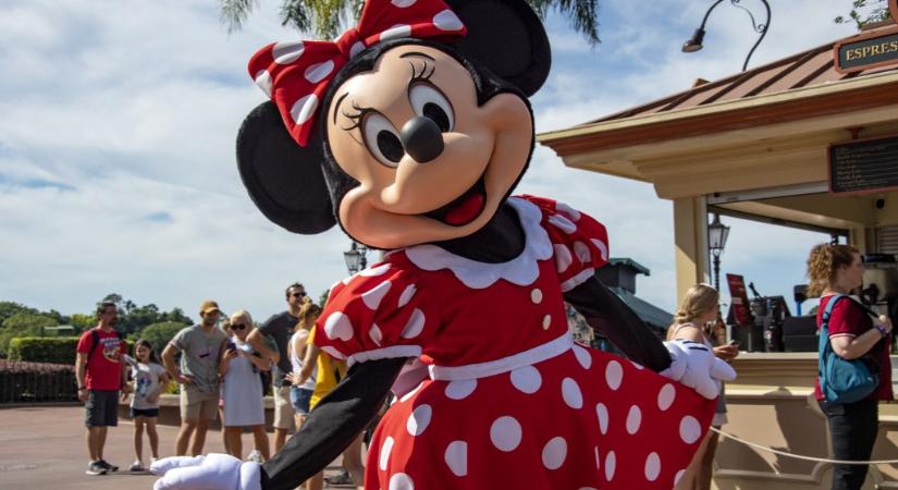 Havi egymillió forint fölé emelkedik a minimálbér Disney Worldben