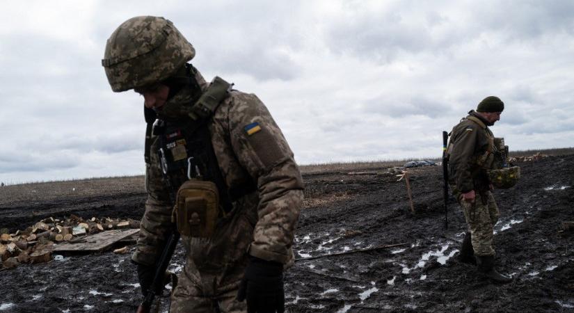 Zelenszkij: nem jó a hadi helyzet a kelet-ukrajnai fronton
