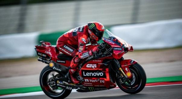 Kaotikus MotoGP és észvesztő Formula-E - szombati hírek