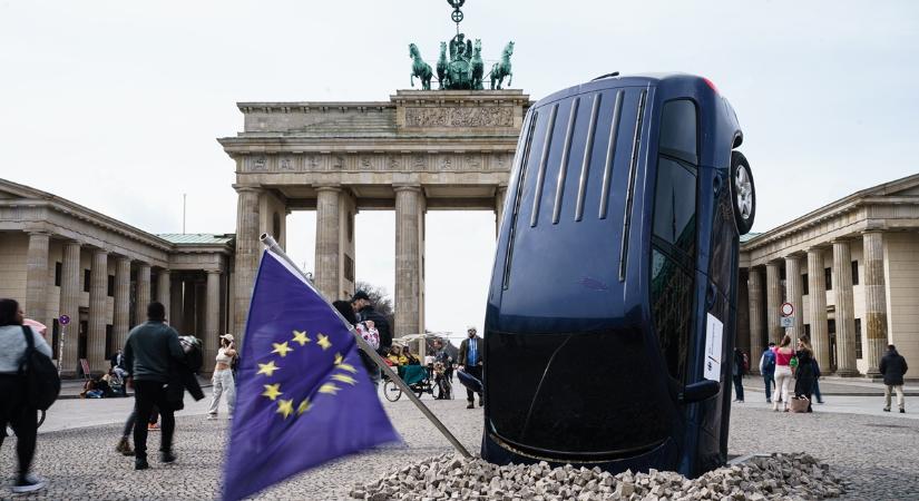 Mégsem tiltják ki 2035-től a belső égésű motoros járműveket az EU-ból