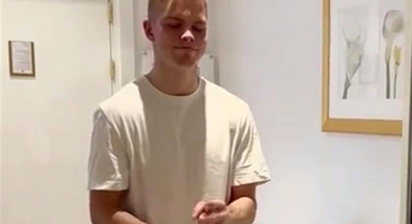 Videó: Schäfer András már a kő-papír-ollózást gyakorolja