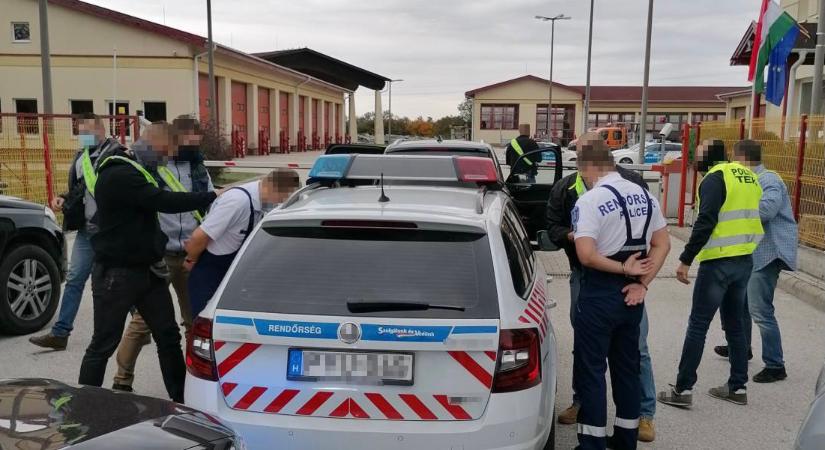 Komárom-Esztergom megyei zsarukat gyanúsítanak korrupcióval: az M1-esen szedték a kenőpénz