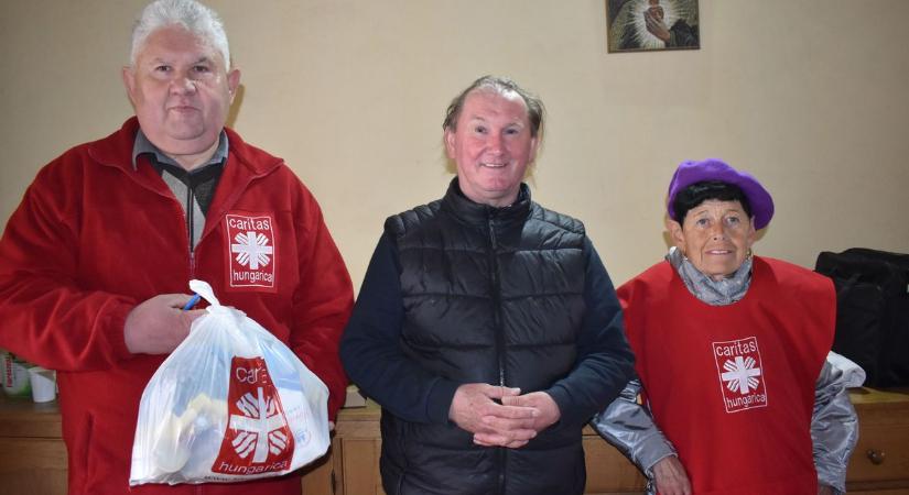 Húsvéti élelmiszercsomagok a rászorulóknak a Marcali Karitász Csoport közreműködésével