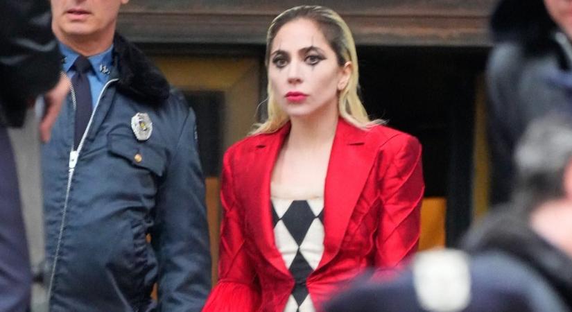 Lady Gaga elfoglalja Gotham Cityt Harley Quinnként!
