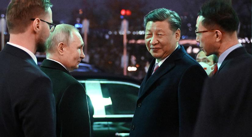 Moszkva és Peking összeborult, míg az európai vezetők Brüsszelben estek egymás torkának