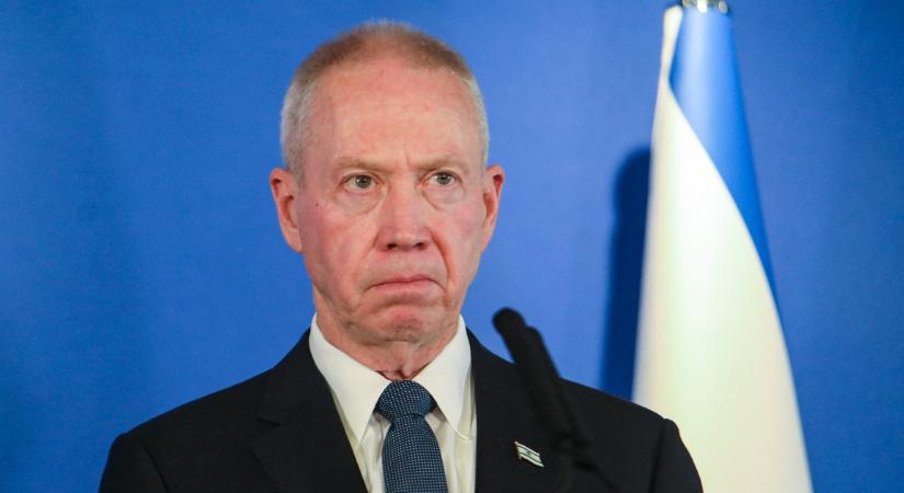 Kirúgták az izraeli védelmi minisztert, aki veszélyesnek nevezte a vitatott reformtervezetet
