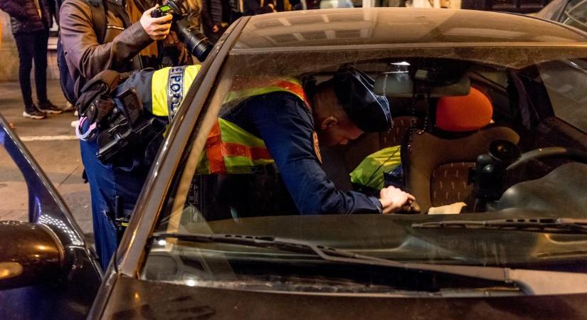 Drog dílert fogtak a rendőrök a belvárosi giga razzia során – fotók