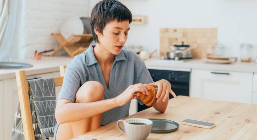Az 5 legrosszabb reggeli táplálkozási szokás, ami lassítja az anyagcserét: nem csak az a baj, ha kihagyod a reggelit