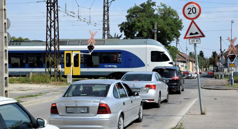 Nem csak az utakon várható lassulás, probléma akadt egy budapesti vasútvonalon