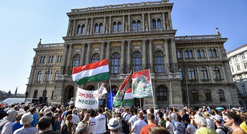 Az egész Unióban strukturálisan csak nálunk sérül az akadémiai szabadság