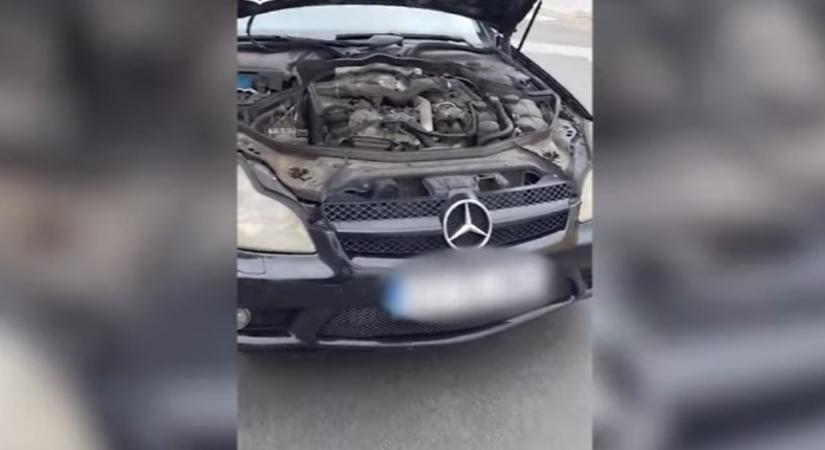 Urnát és forgalmi engedélyeket is találtak a rendőrök a lopott, román rendszámos Mercedesben