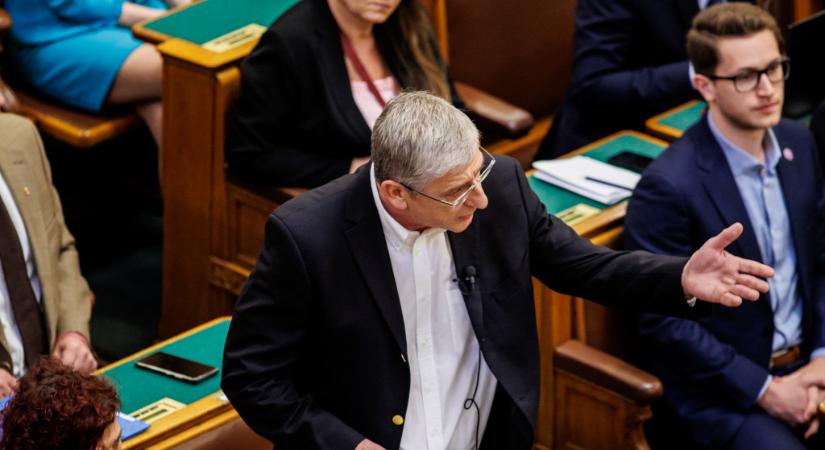 Parlament: Az elmúlt 30 év legnagyobb pártfinanszírozási botránya van a baloldalon