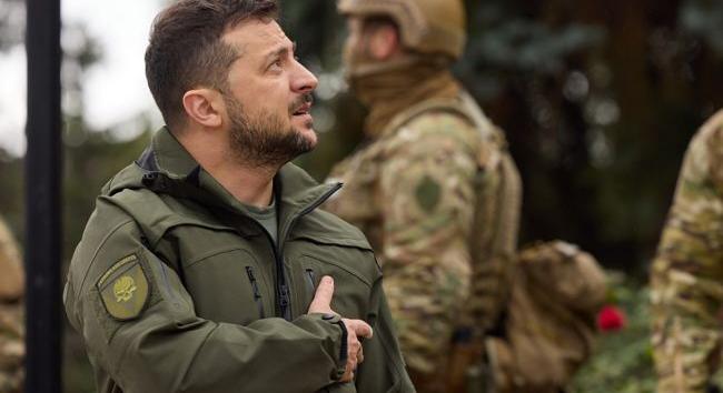 Zelenszkij hétfőn az ukrán fegyveres erők előretolt állásait szemlélte meg Zaporizzsja megyében