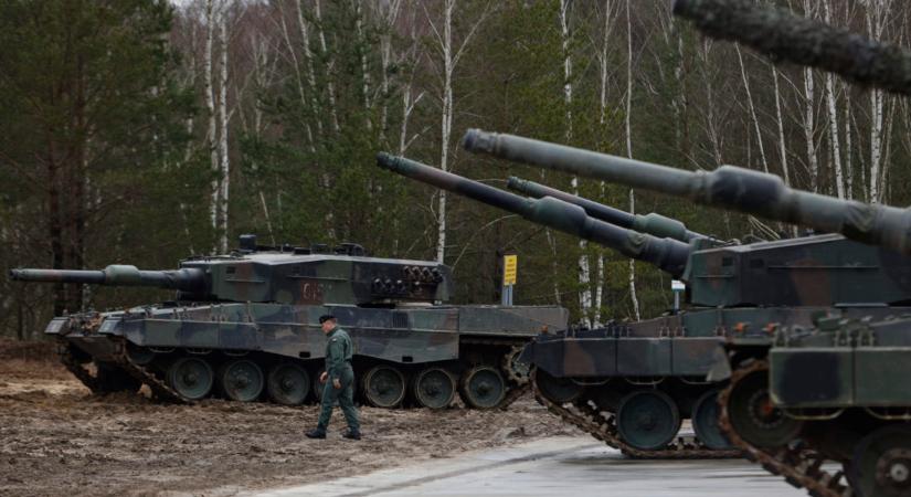 Átlépték az ukrán határt a német nehézpáncélosok
