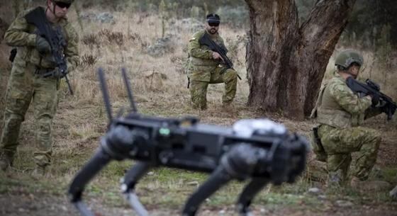 Gondolattal irányítható robotkutyát fejlesztett az ausztrál hadsereg – videó