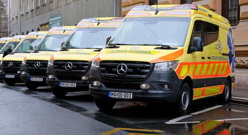 Kényelmesebb a betegeknek az új magyar mentőautó