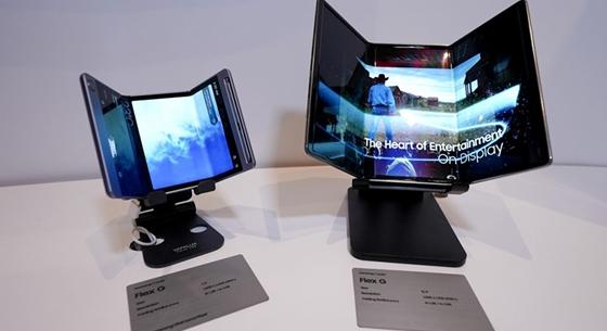 Bombameglepetéssel készülhet a Samsung, jöhet a duplán hajlítható kijelzős csúcsmobil
