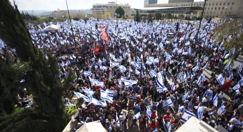 A tiltakozások után elhalasztják az izraeli igazságügyi rendszer átalakítását