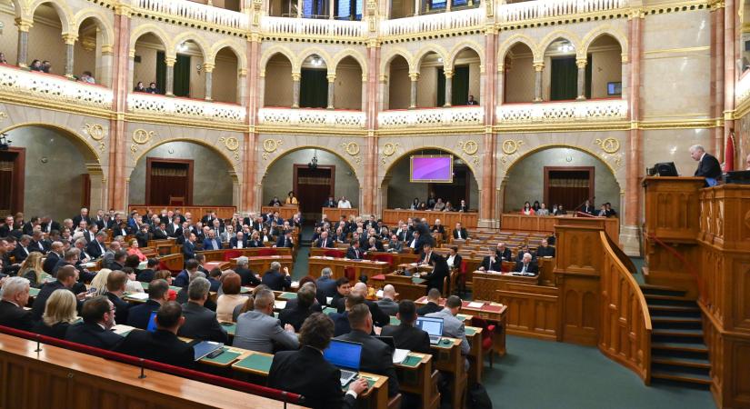 Elfogadta a parlament a 2023-as költségvetés főösszegeit