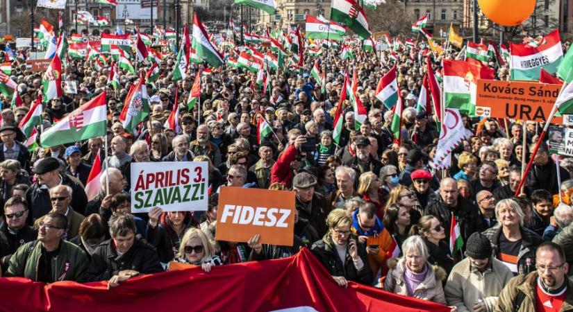 „A Fideszben most úgy látják, az ellenzéknek még mindig vannak pénzmegmozgató képességei külföldön, így hát ezt a csapot is el kell zárni”