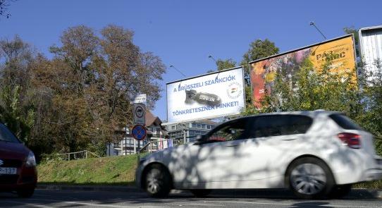 Budapestnek még 2031-ben is alig lesz bevétele az utcai reklámokból, Mészáros Lőrinc köre viszont örülhet