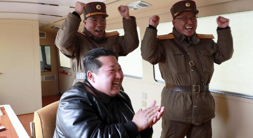 Kim Dzsong Un: A nukleáris arzenál „exponenciális bővítése” a cél