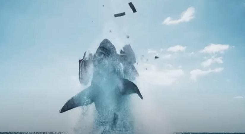Óriási cápa terrorizál egy amerikai családot - videó
