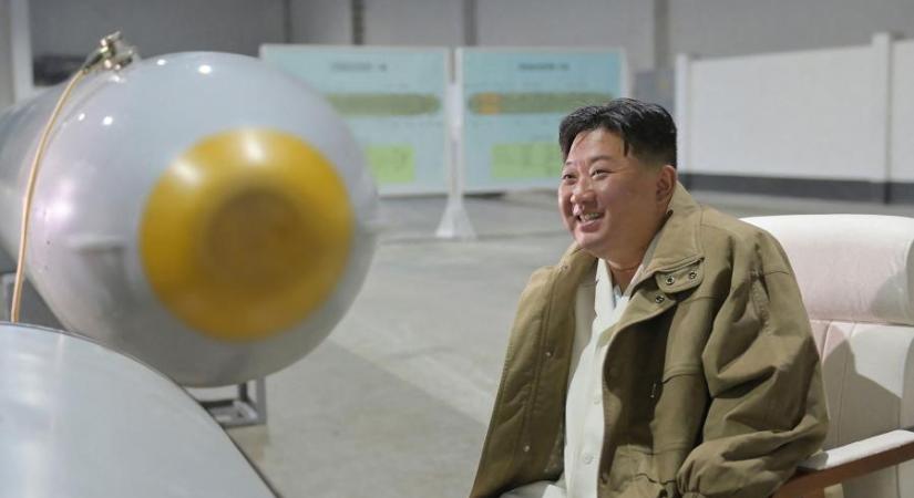 Nukleáris fegyverkezést rendelt el Kim Dzsong Un