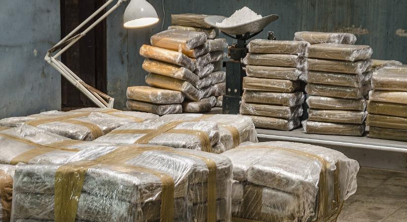 Jó napja volt a haditengerészetnek: bő egy tonnás kokainfogás Salvadorban