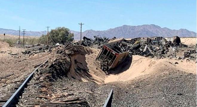 Vasércet szállító vonat siklott ki Kaliforniában