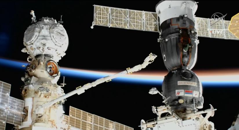 Visszatér a Földre a szivárgó Szojuz kapszula, az általa szállított legénység egy évig marad az ISS-en