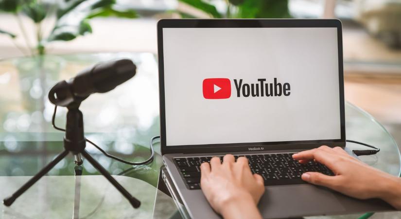 Törölt Youtube-csatornája miatt a Google-székház elé szervez tüntetést a Pesti Srácok