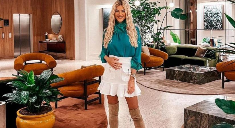 Közös fotókat mutatott Vasvári Vivien és vőlegénye