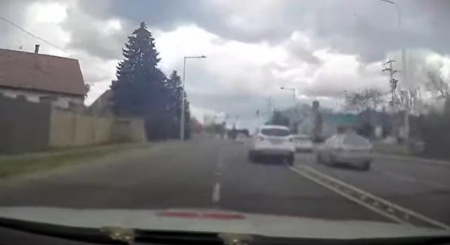 Rendőri felvezetéssel ment szülni a szentendrei nő, 20 perc alatt megvolt a 40 kilométeres táv – videó