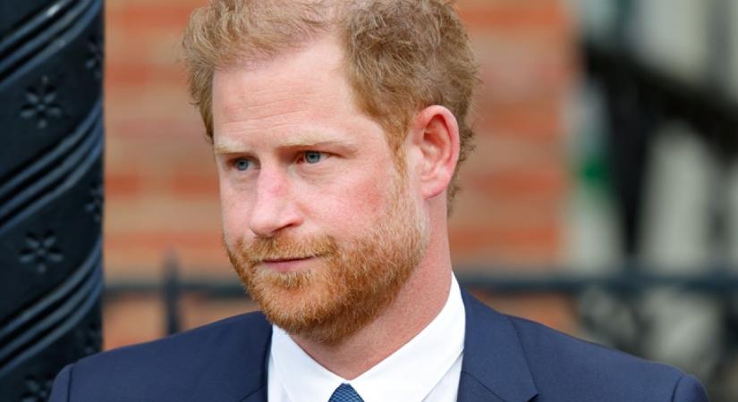 Nem ássák el a csatabárdot: Harry váratlanul feltűnt Londonban, Károly király pedig porig alázta gyermekét