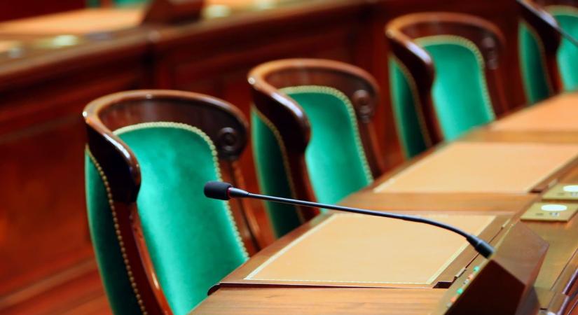 Rendkívüli ülést tart az abonyi önkormányzat