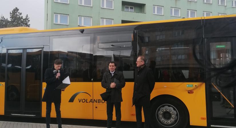 Új buszokat adtak át- A pályaudvar épületének felújítása egyelőre tervezési fázisban van
