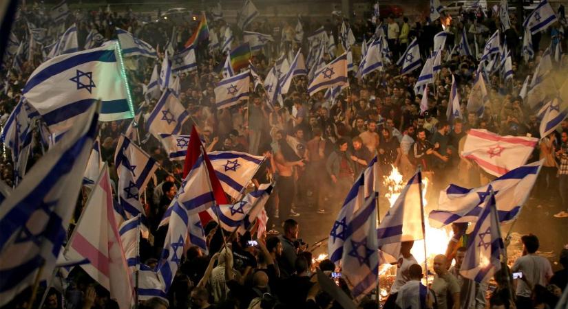 Halálhírét keltették, de egyelőre megvédte magát az izraeli demokrácia