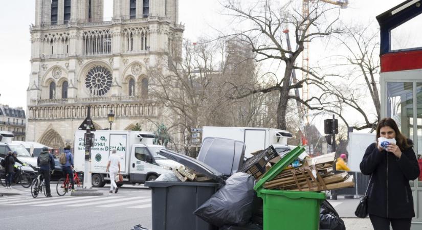 Felfüggesztik a kukássztrájkot Párizsban