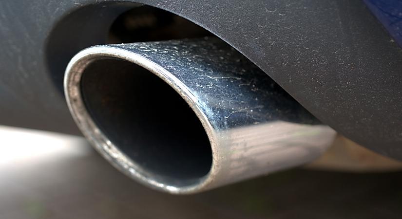 Megszületett a döntés: 2035-ig fokozatosan meg kell szüntetni a dízel- és a benzinüzemű új autók értékesítését az EU-ban