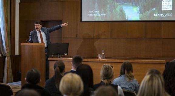 Áder János: jó hír, hogy jövőre visszaválthatók lesznek az italosüvegek és -dobozok