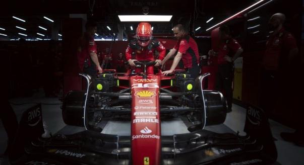 Megújuló Ferrari, erősítő McLaren: ez történt kedden az F1-ben