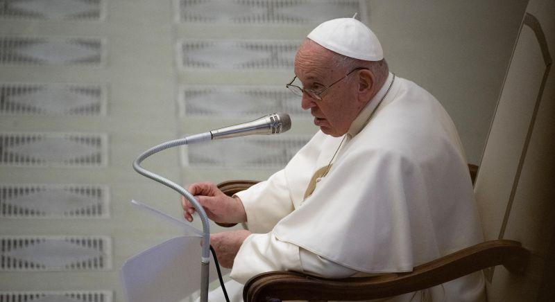Ferenc pápa kész közvetíteni a kijevi barlangkolostor ügyében
