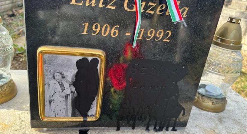 Letakarták a Szálasira emlékező feliratot özvegye sírján, de arcképe és a nyilaskeresztes szimbólum is ott van még