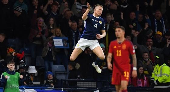 Folytatódik a spanyol válogatott mélyrepülése: Skócia két góllal verte őket az Eb-selejtezőn