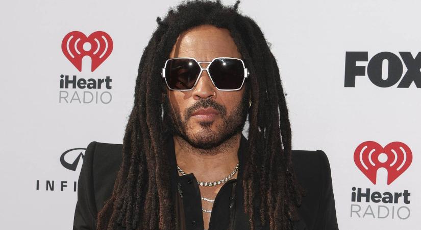 Lenny Kravitz bizonyítja, hogy a vörös szőnyegen férfiak is ragyoghatnak: íme az iHeartRadio Music Awards szettjei